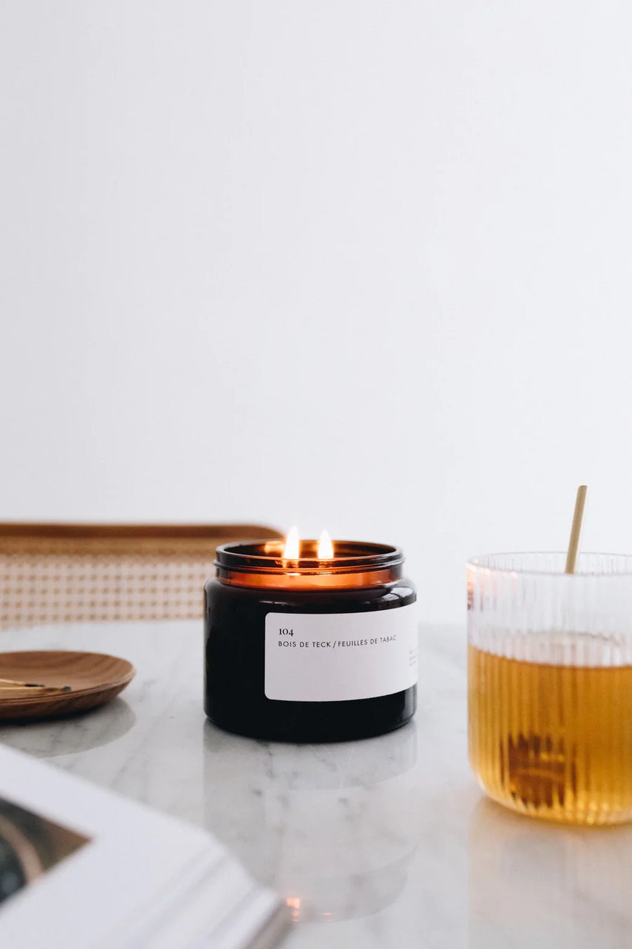 104 TECK WOOD/TOBACCO LEAVES Candle